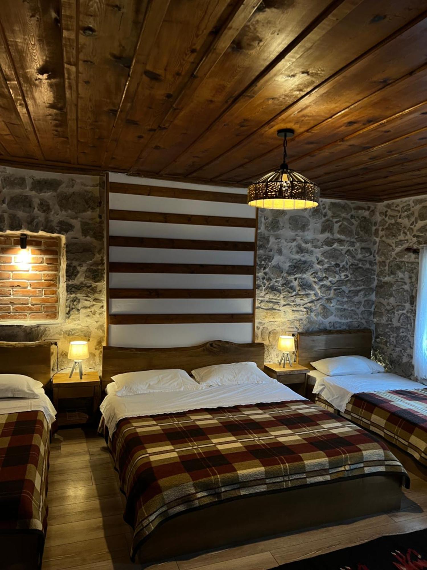Molla Guest House Theth Esterno foto