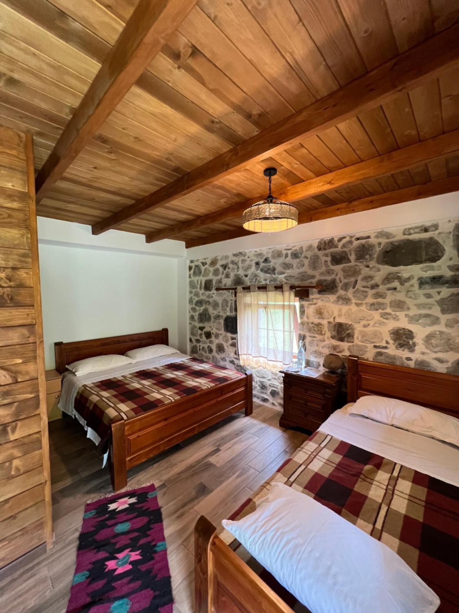 Molla Guest House Theth Esterno foto