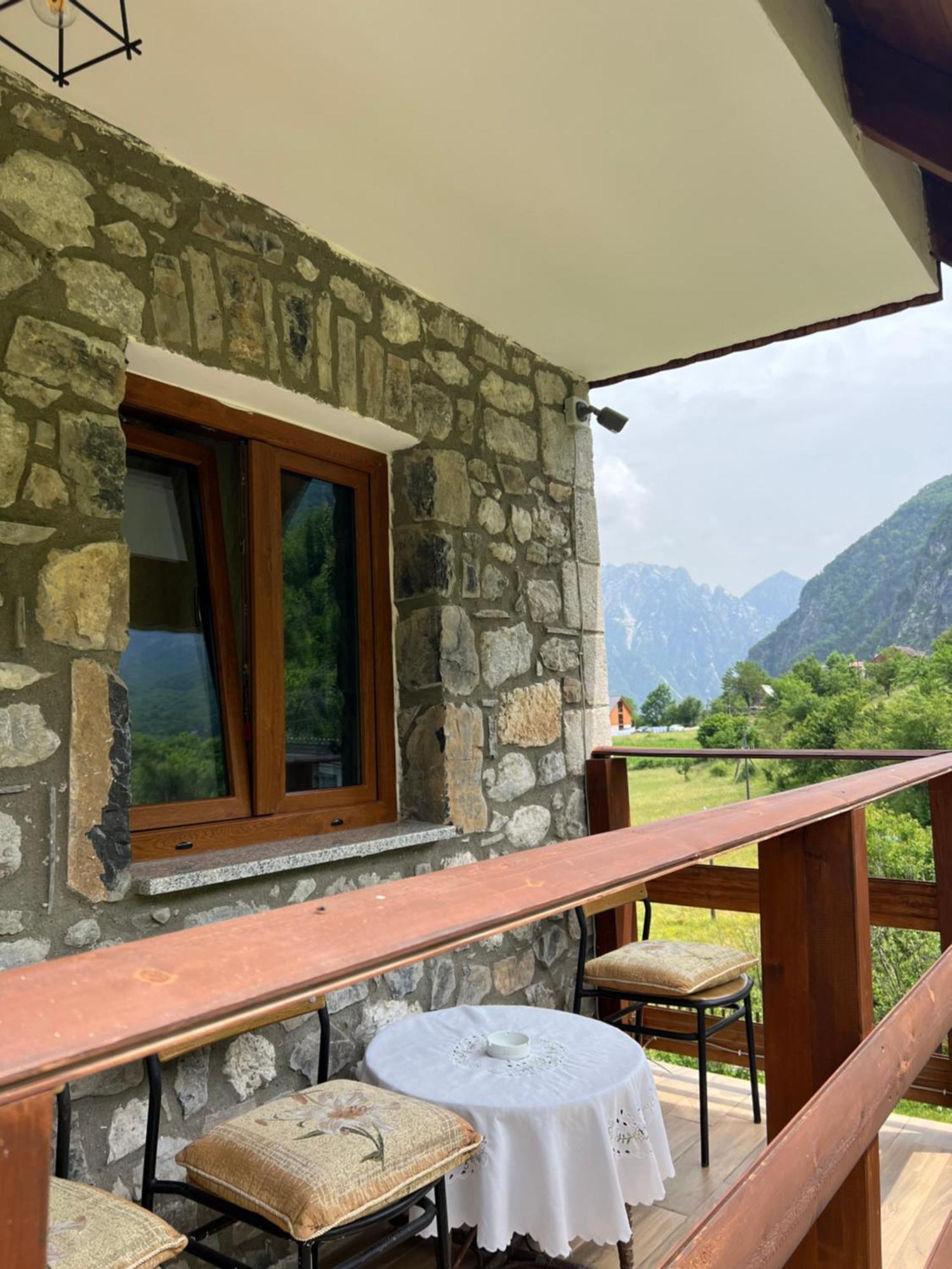 Molla Guest House Theth Esterno foto